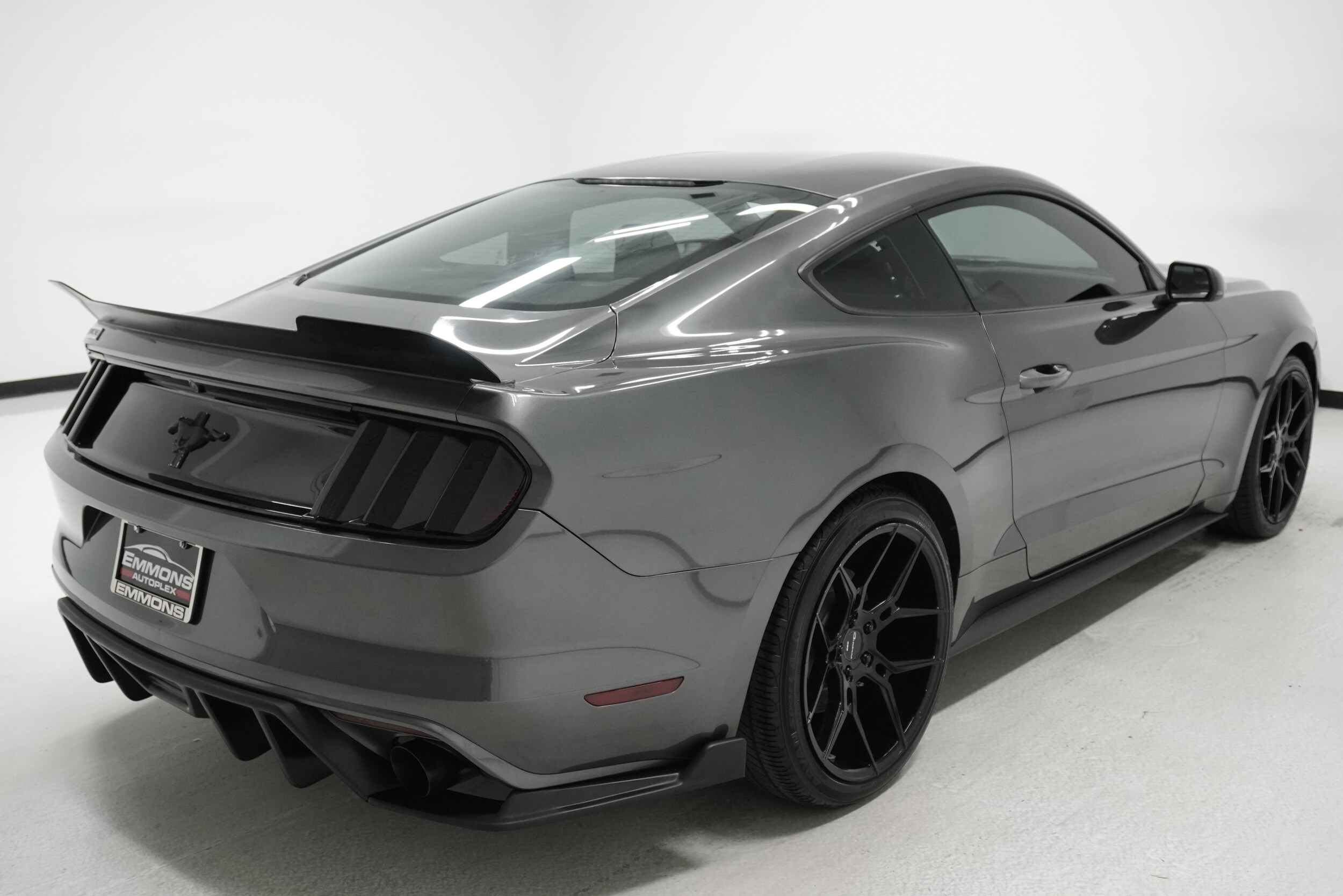 2017 Ford Mustang V6 photo 4