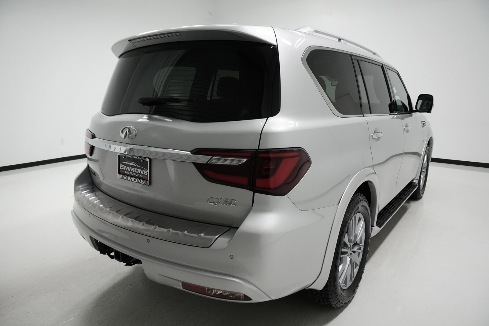2019 Infiniti QX80 Luxe photo 4