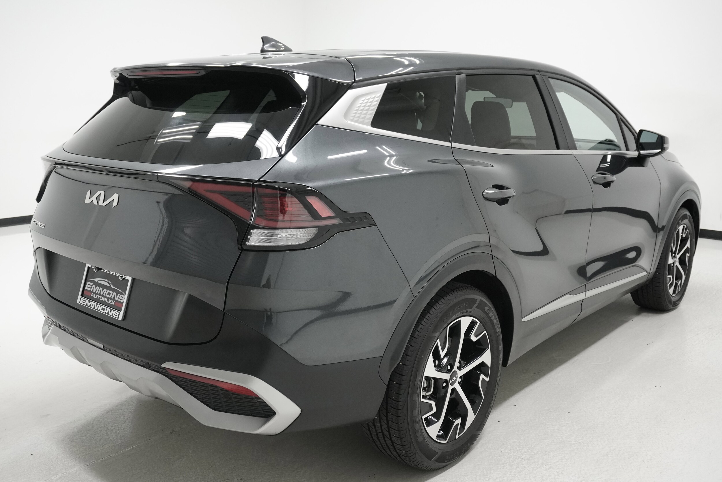 2023 Kia Sportage EX photo 2