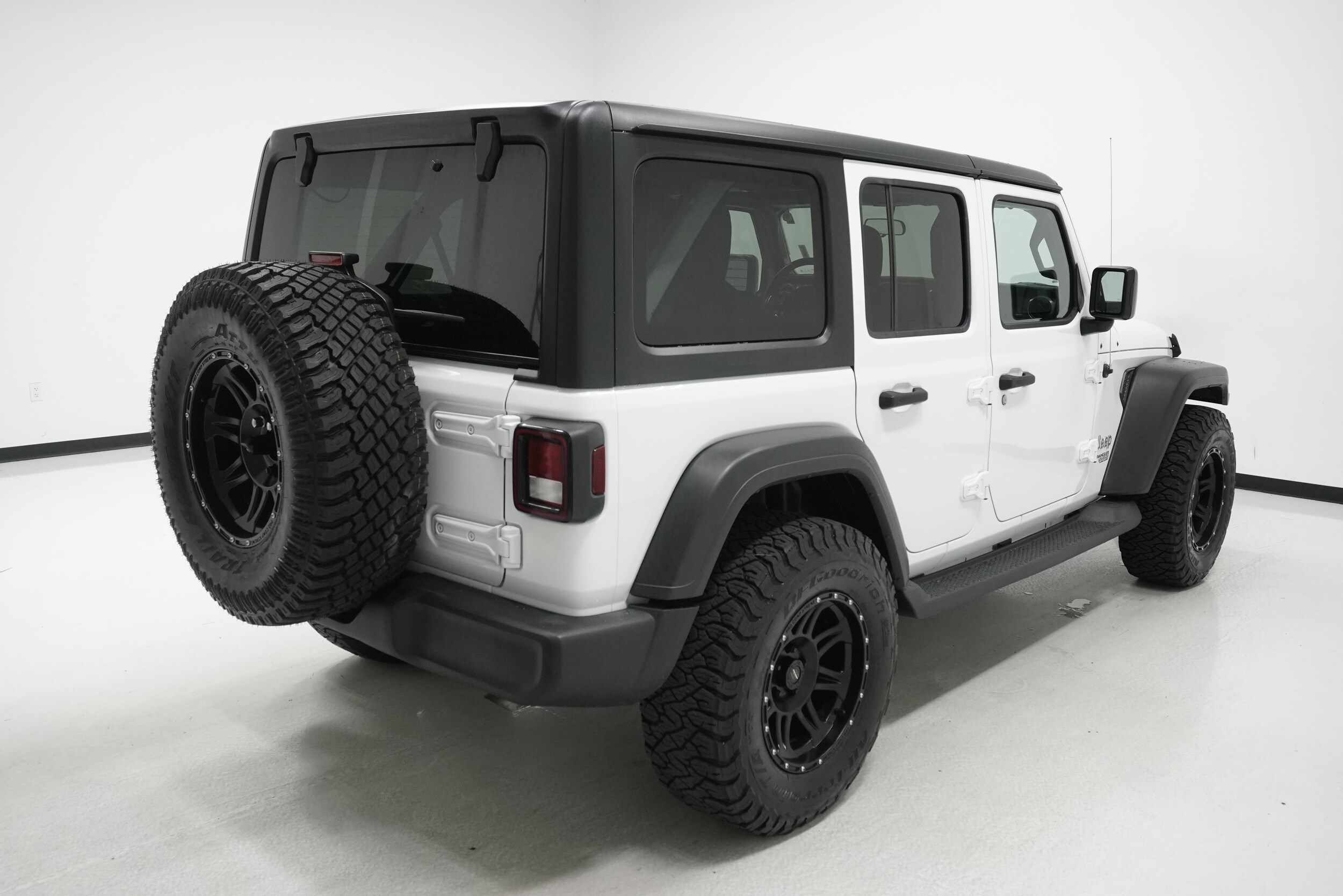 2018 Jeep Wrangler Sport S photo 4