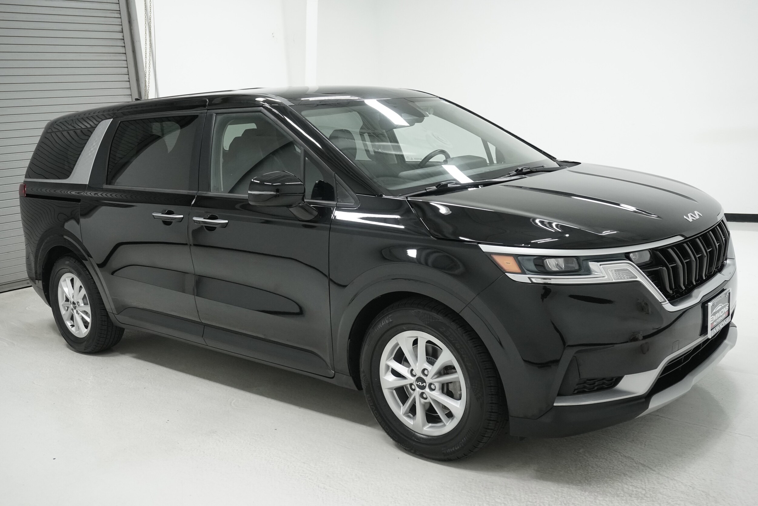 2022 Kia Carnival LXS photo 3