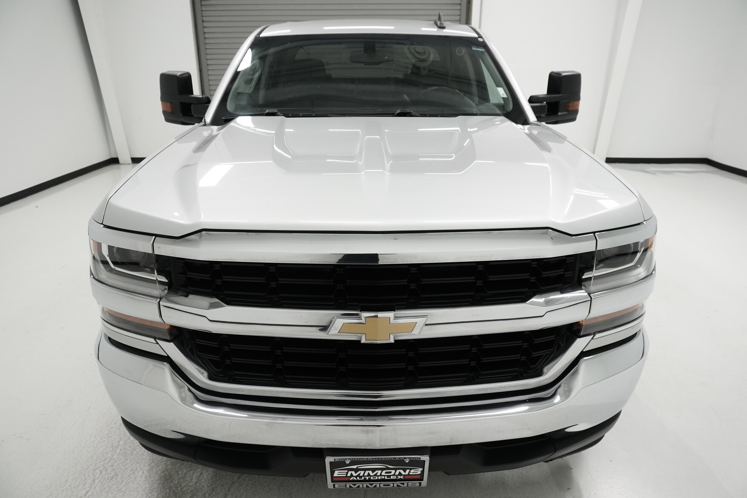 2017 Chevrolet Silverado 1500 LT photo 2