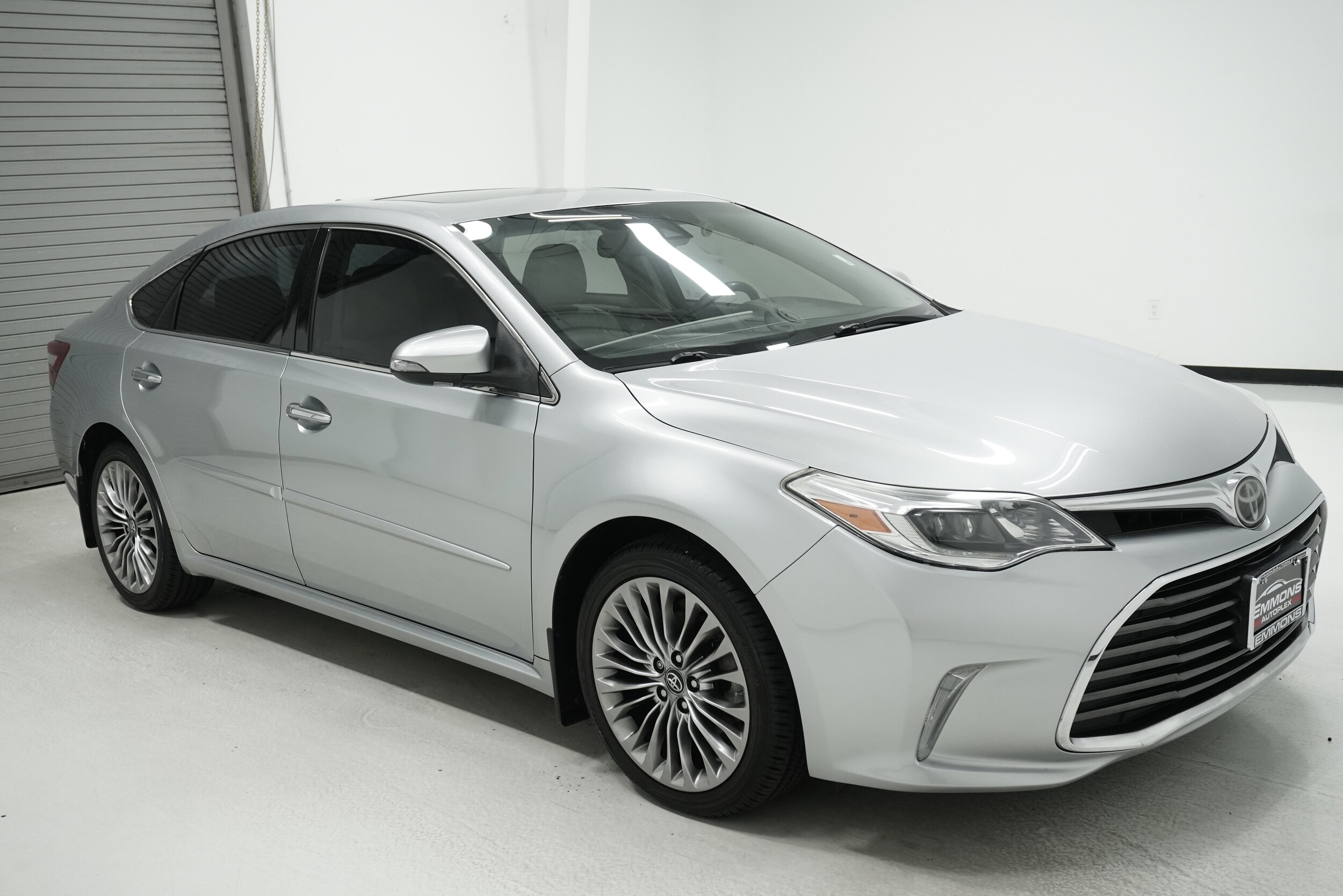 2016 Toyota Avalon photo 3