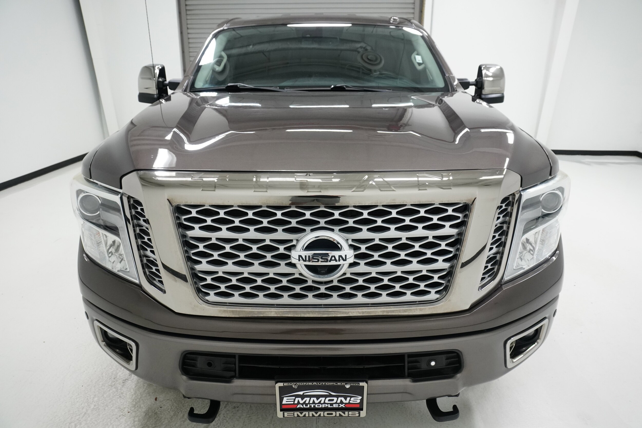 2018 Nissan Titan Platinum Reserve photo 2