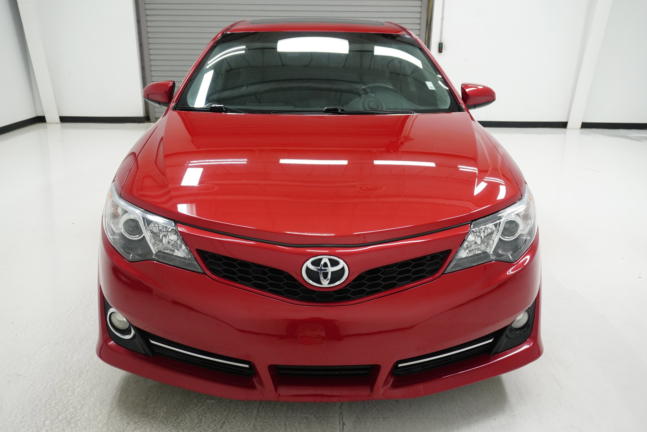2013 Toyota Camry photo 2