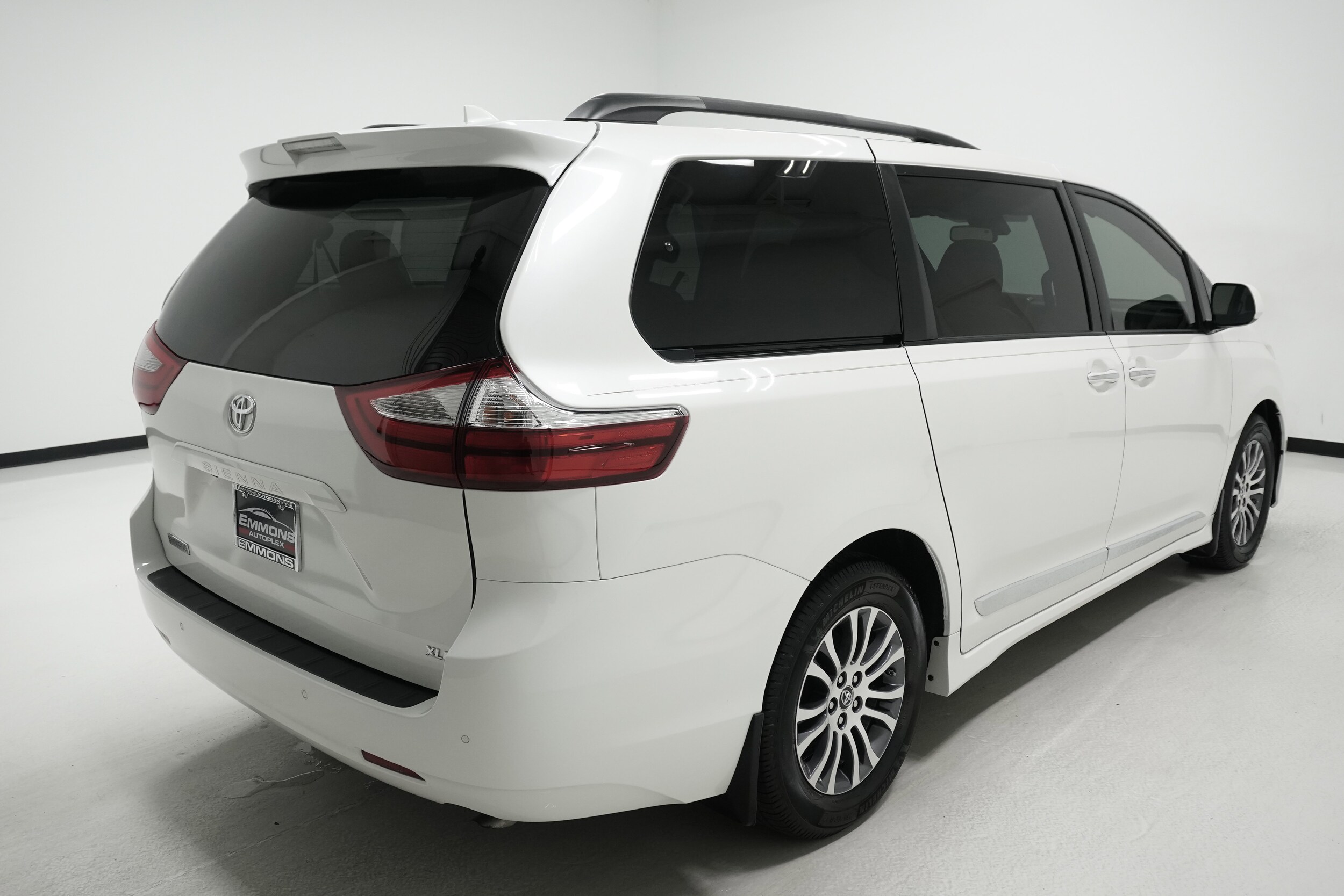 2018 Toyota Sienna XLE photo 4