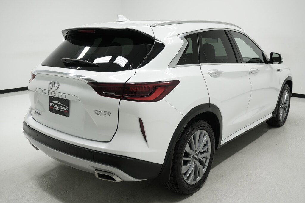 2023 Infiniti QX50 Luxe photo 3