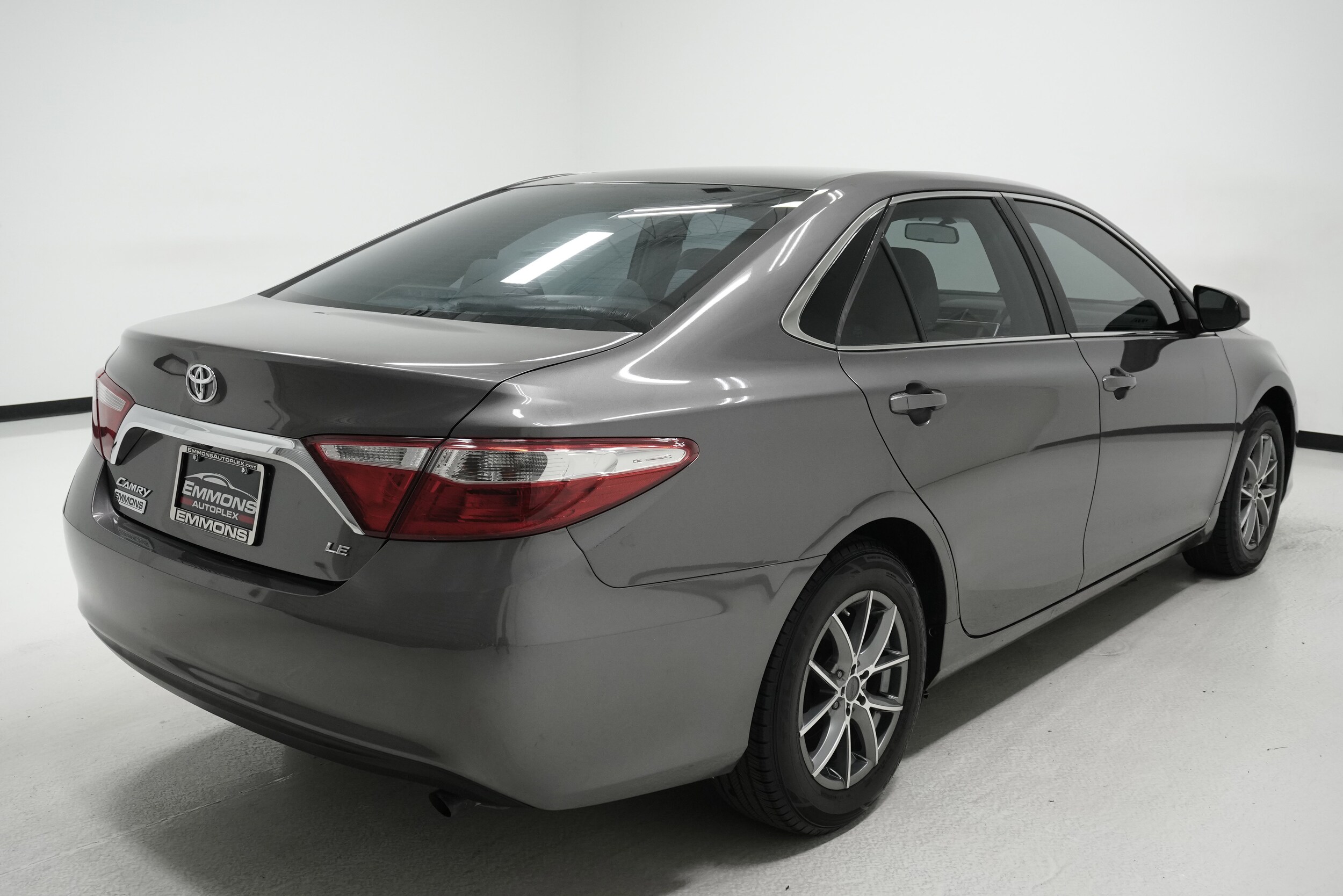 2017 Toyota Camry LE photo 4