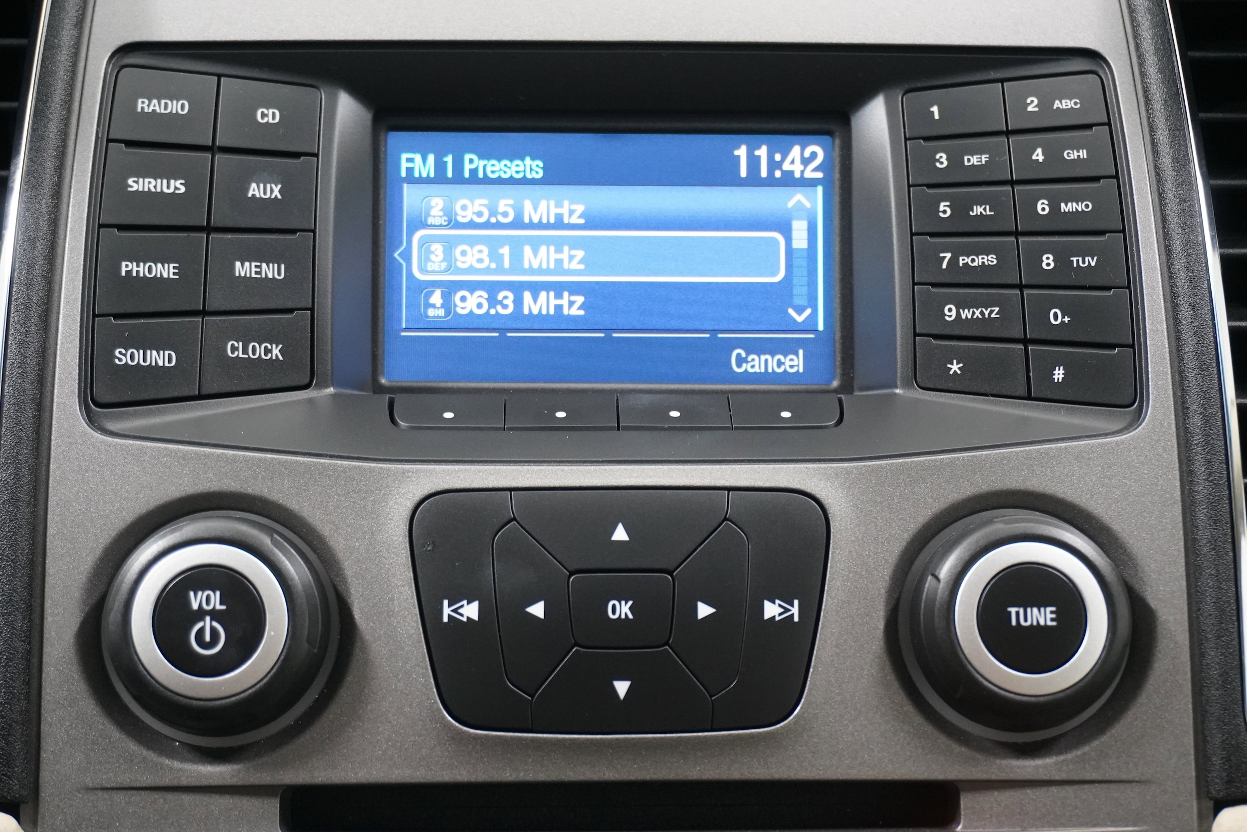 2018 Ford Taurus SE - Photo 17