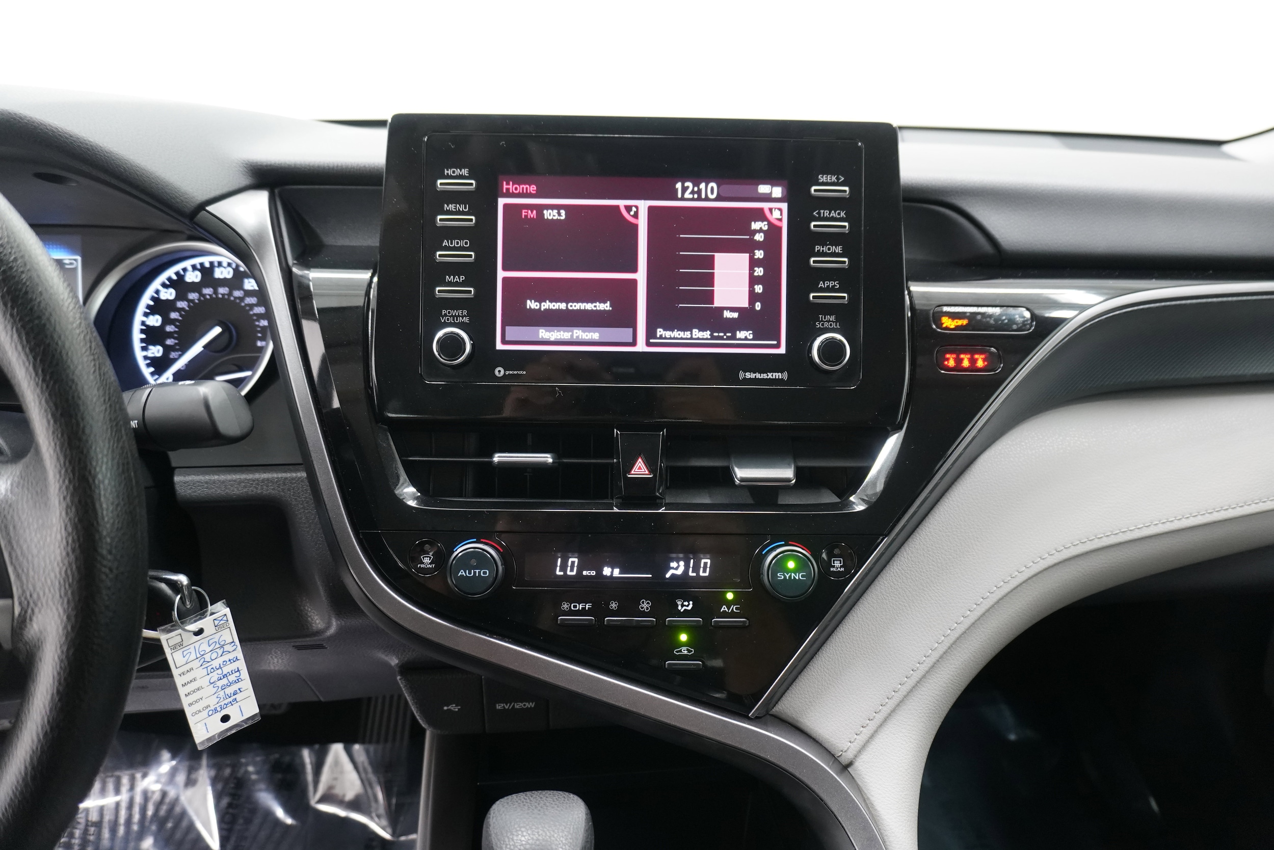 2023 Toyota Camry LE - Photo 18