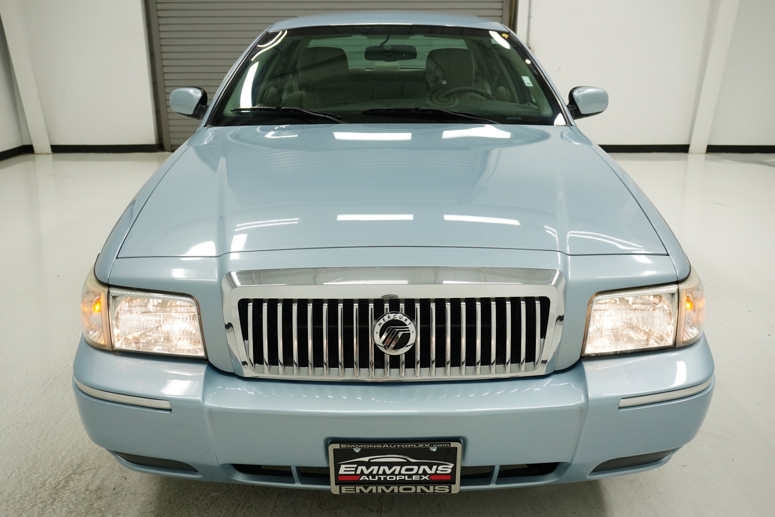 2011 Mercury Grand Marquis LS photo 2