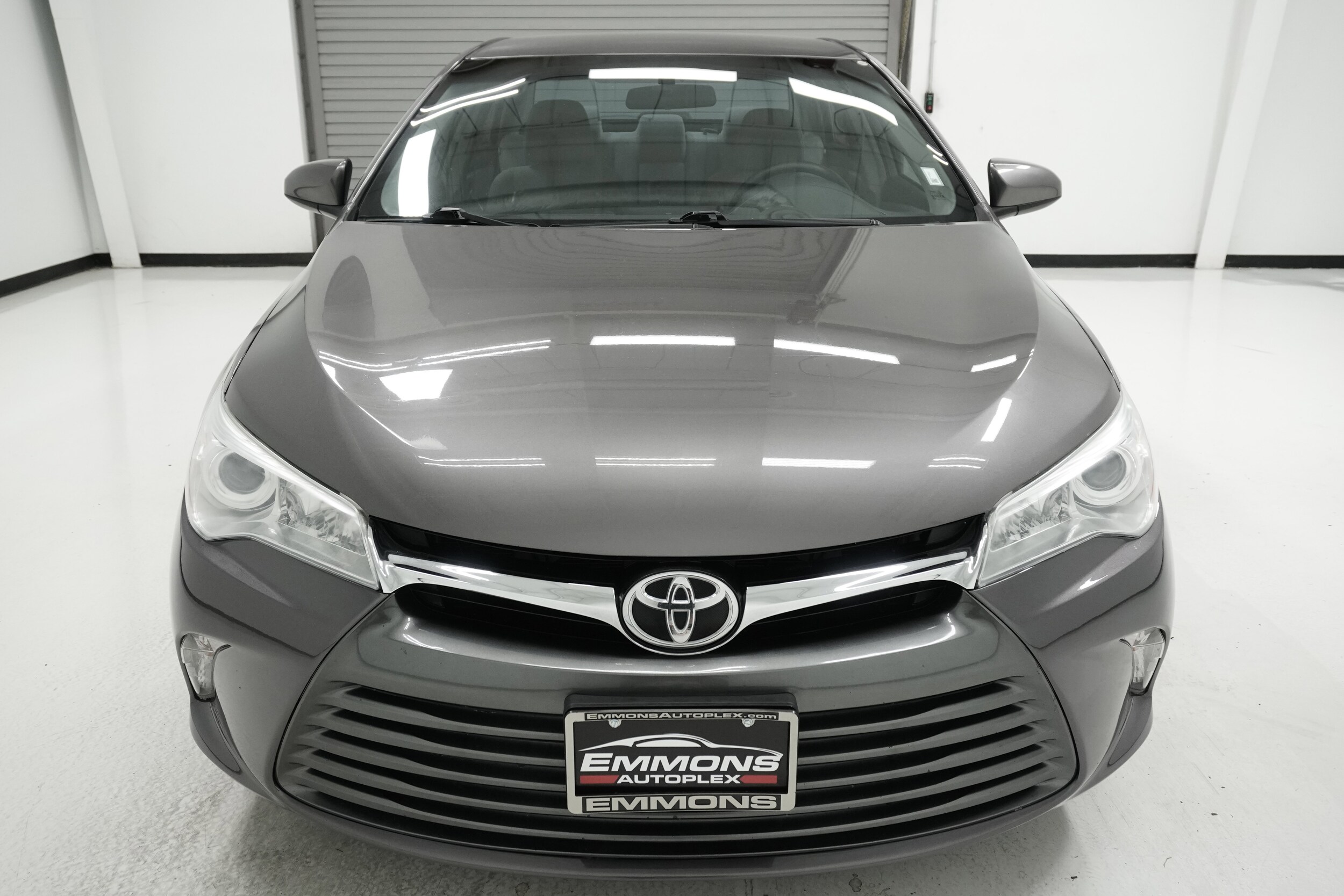 2017 Toyota Camry LE photo 2