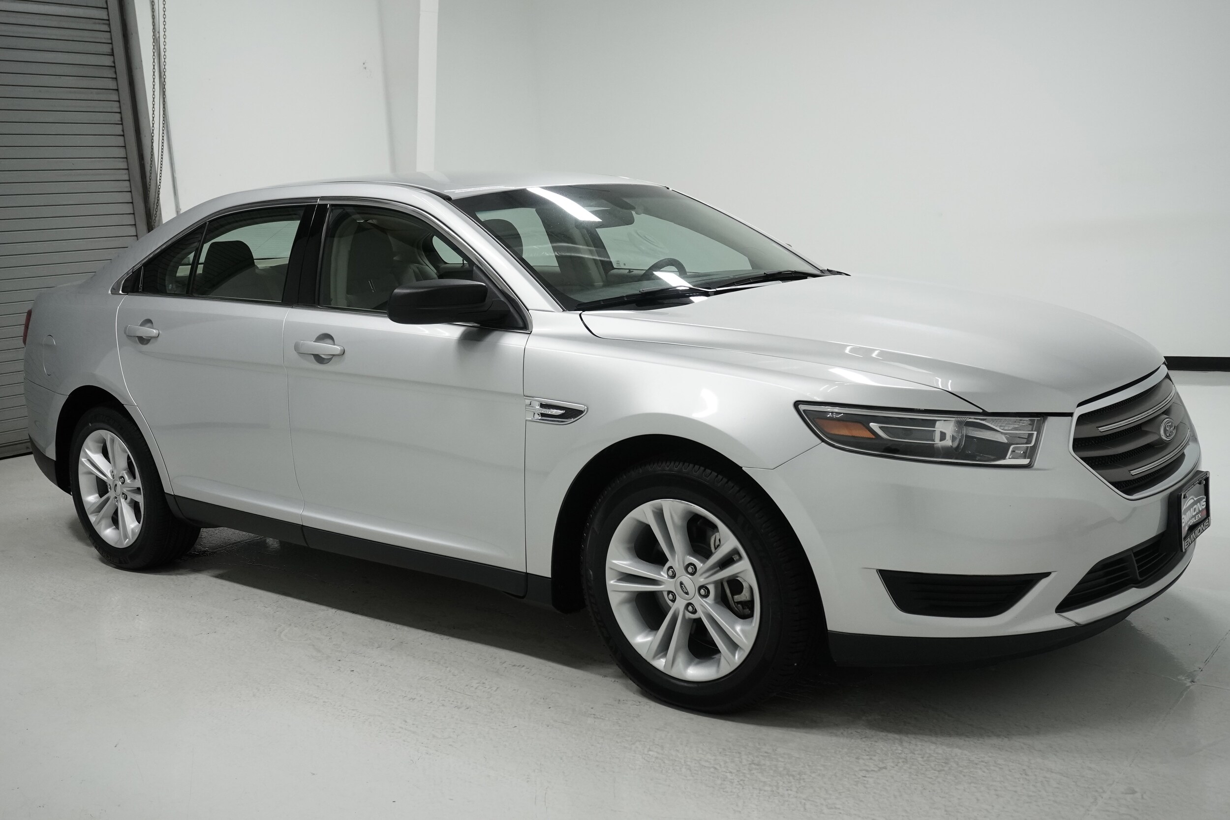 2018 Ford Taurus SE photo 3