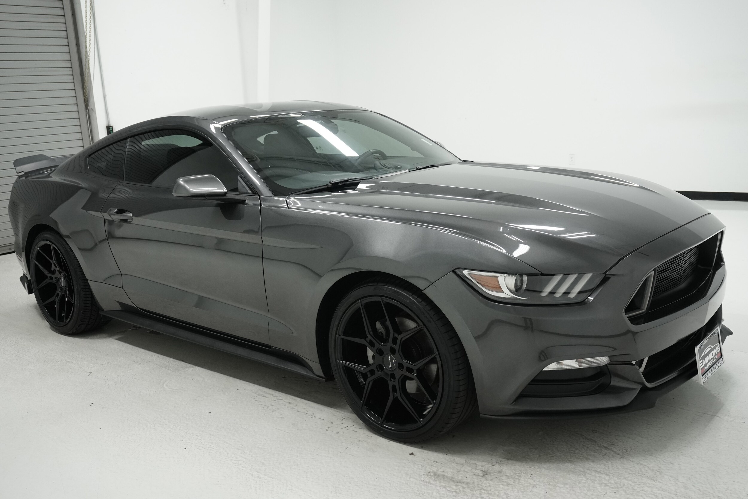 2017 Ford Mustang V6 photo 3