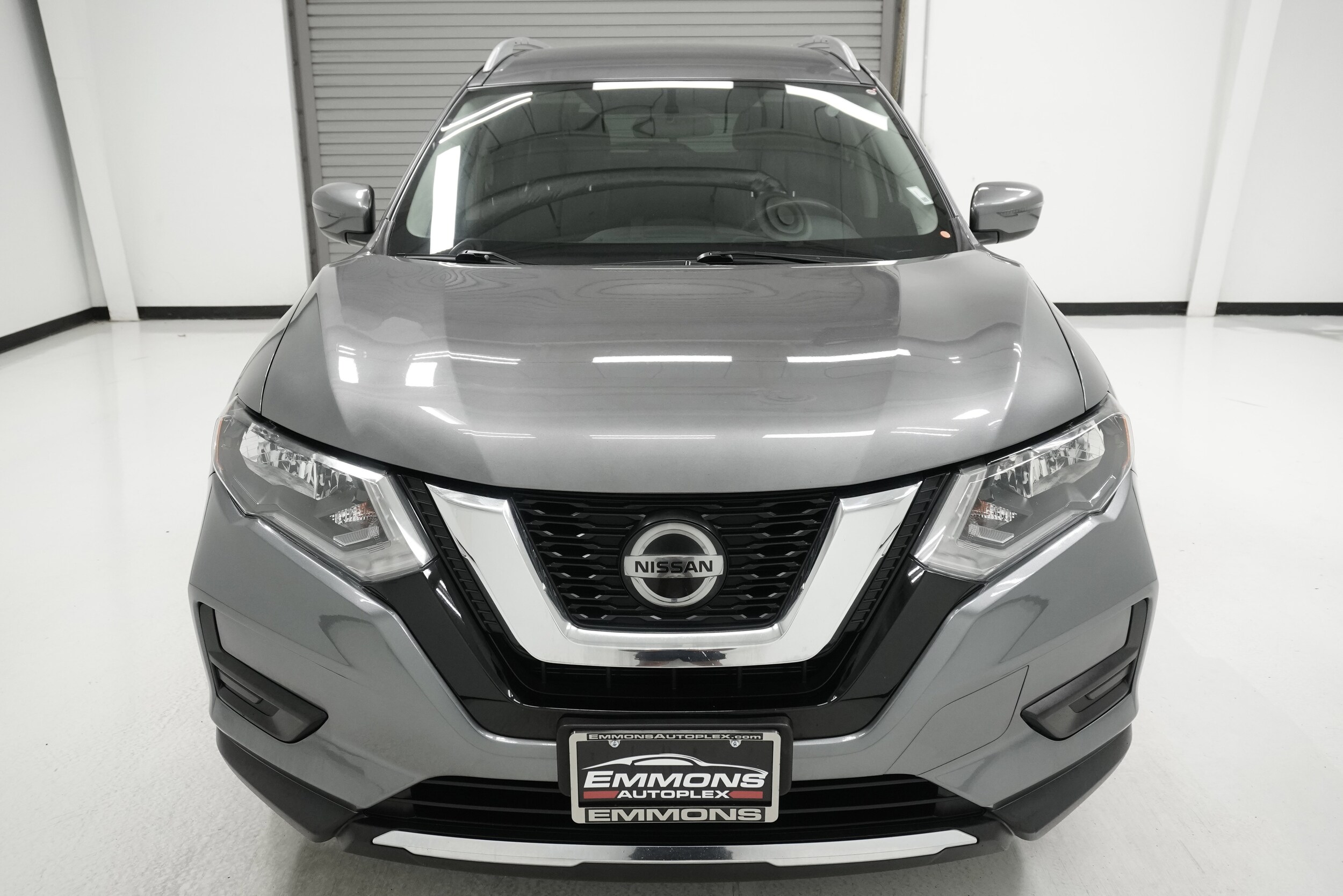 2018 Nissan Rogue SV photo 2