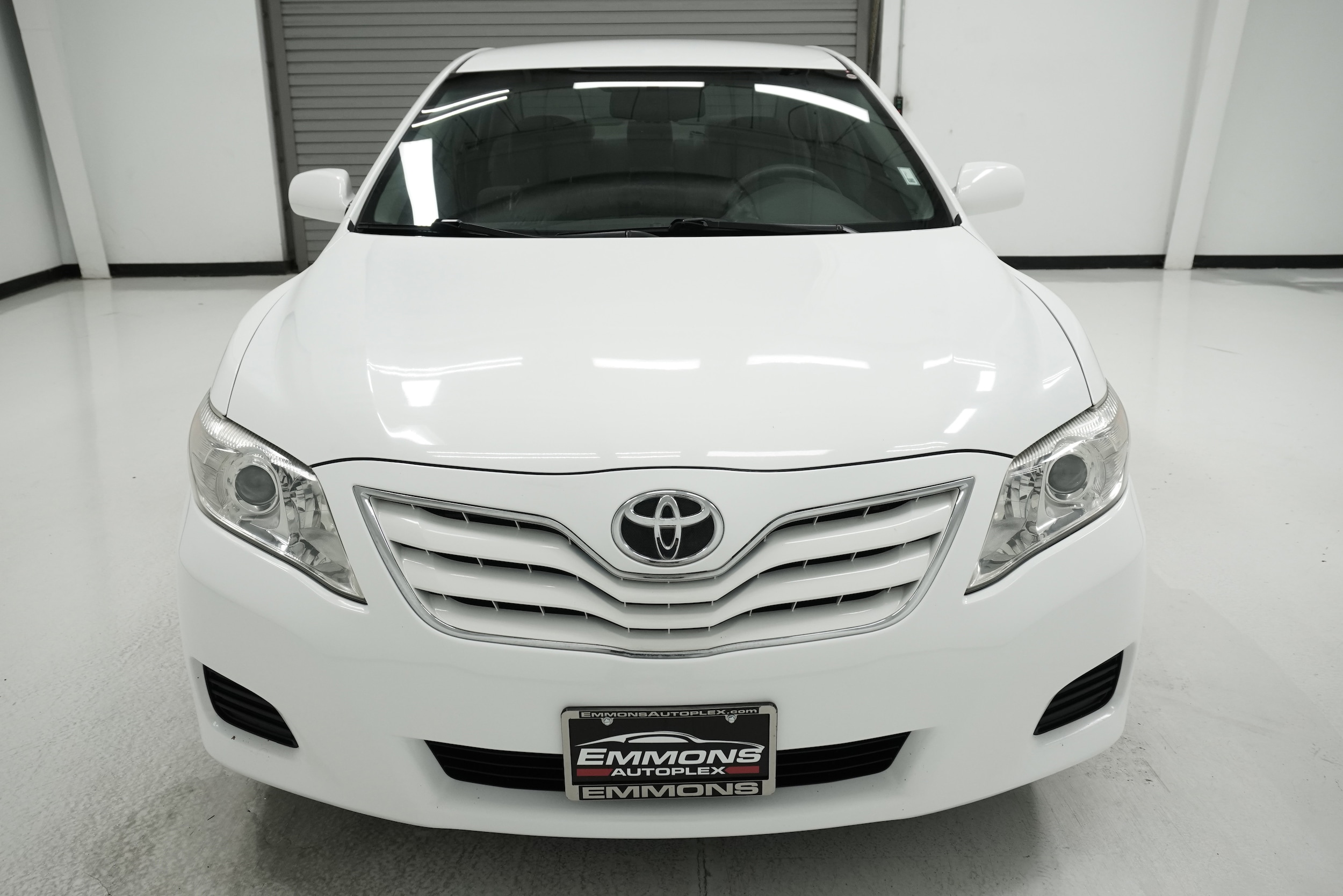2011 Toyota Camry LE photo 2