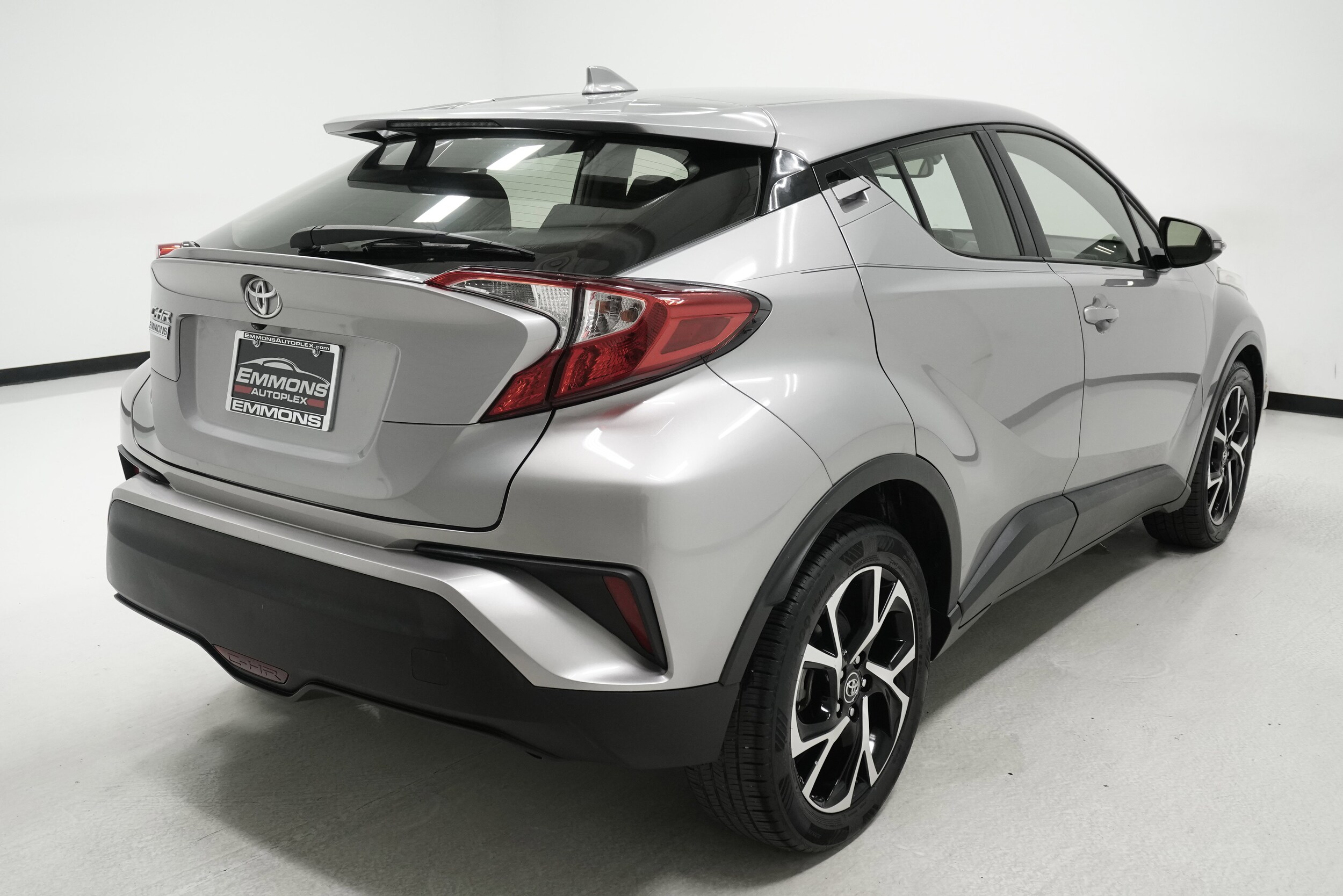 2018 Toyota C-HR XLE photo 4