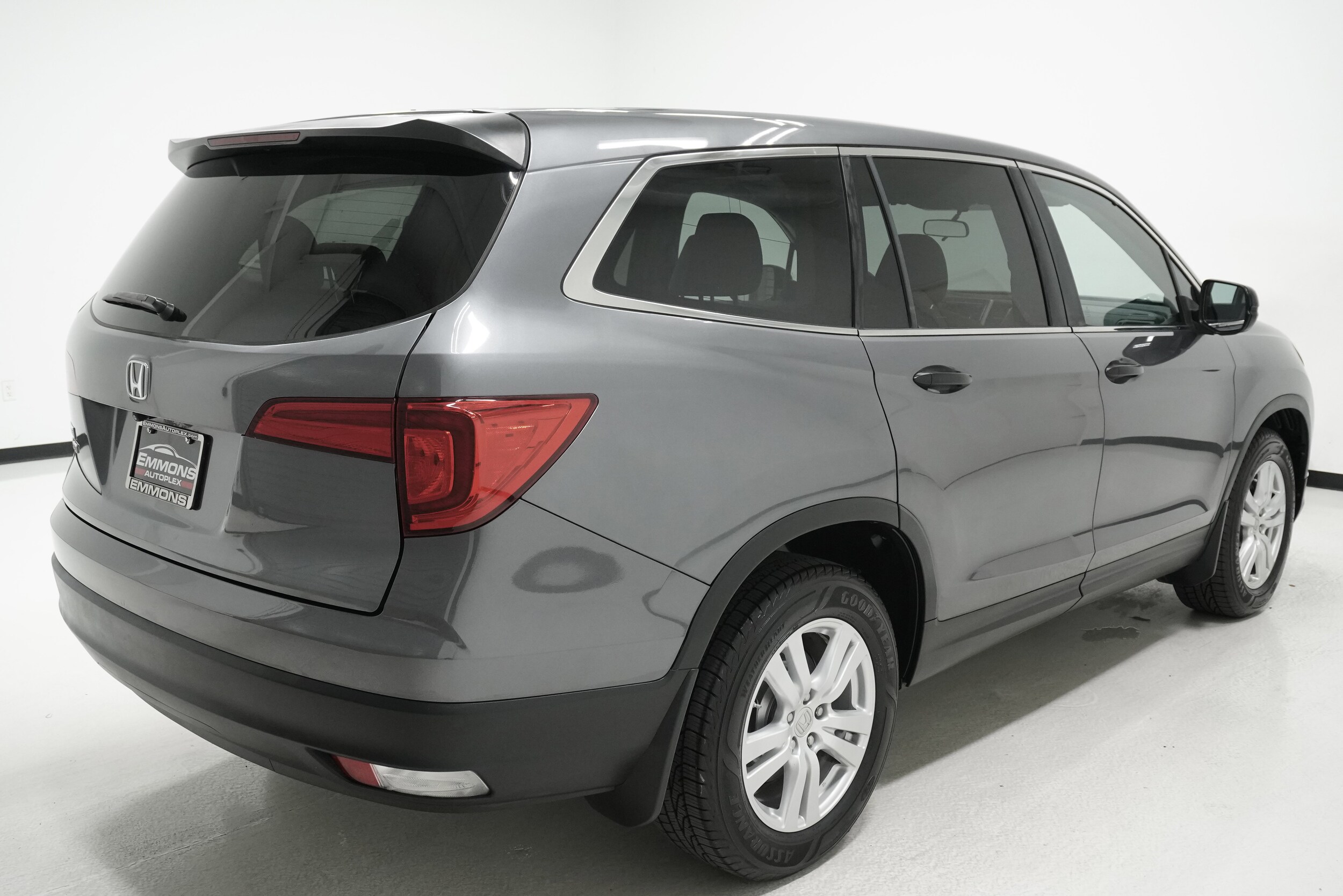 2016 Honda Pilot LX photo 3