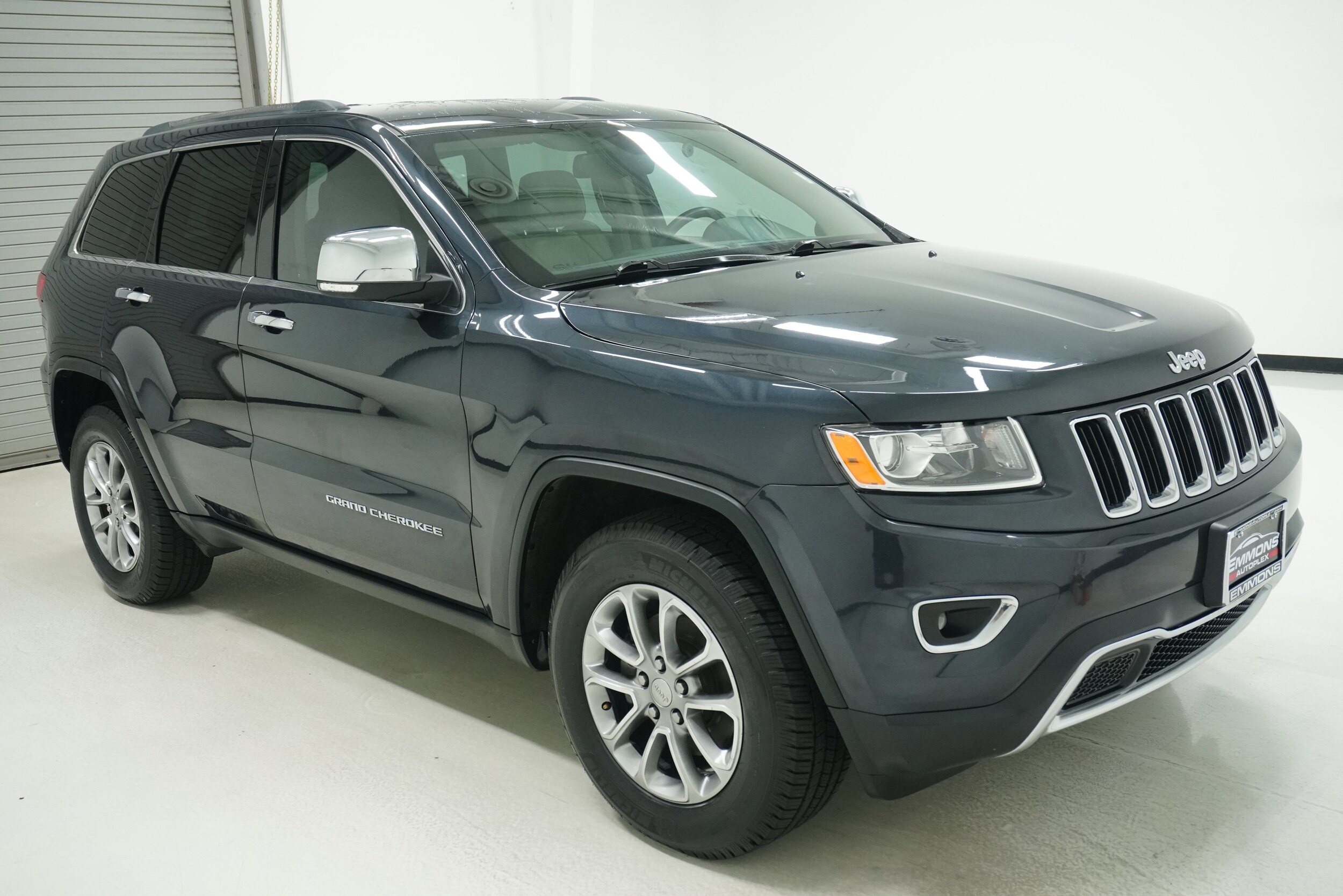2016 Jeep Grand Cherokee Limited photo 2