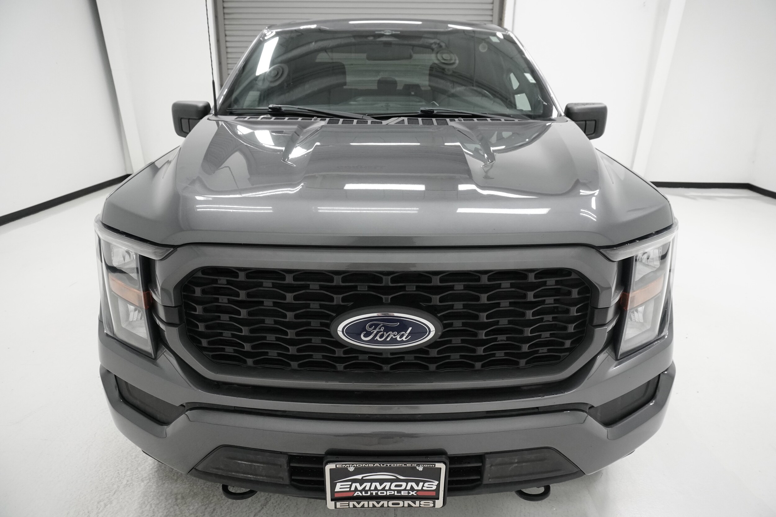 2023 Ford F-150 XL photo 2