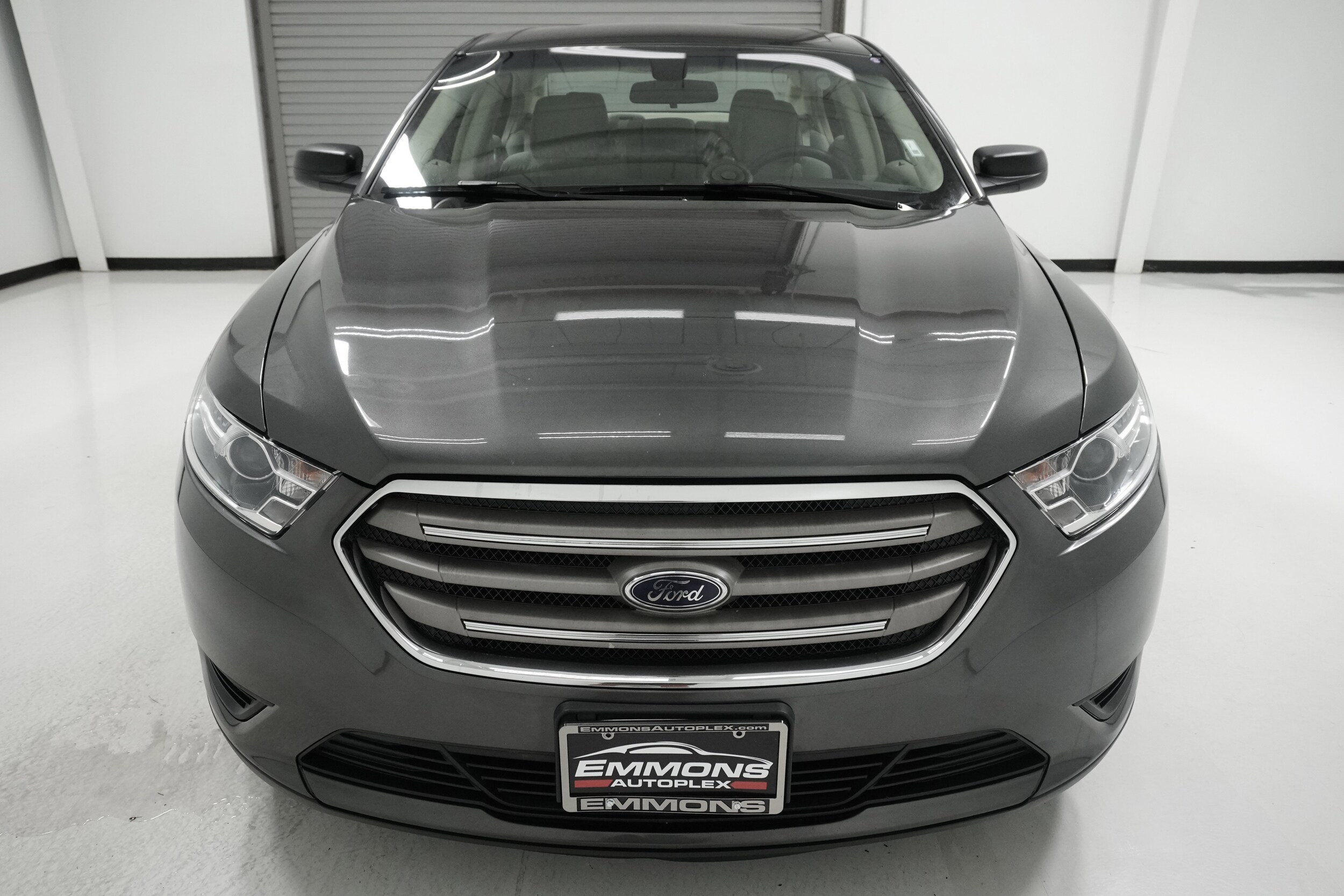 2018 Ford Taurus SE photo 2