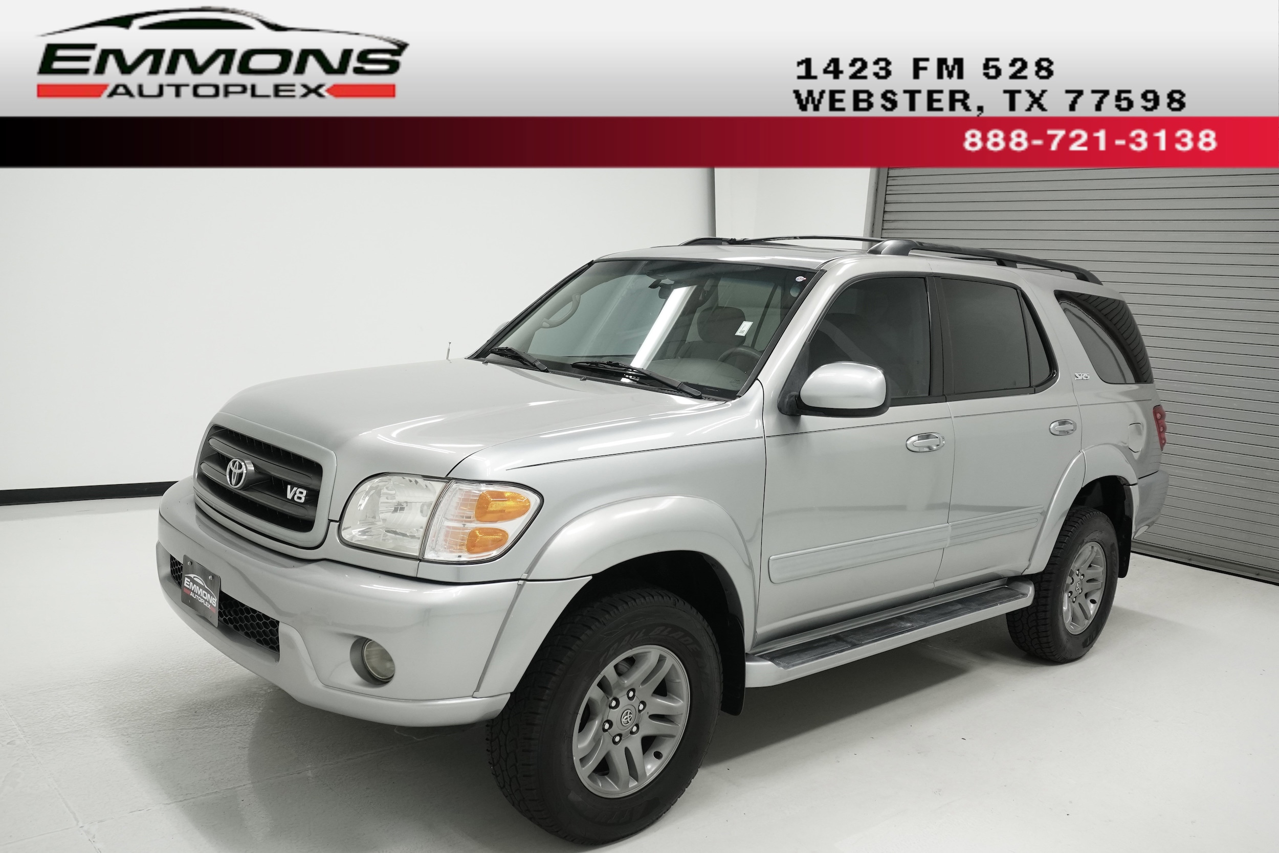 2004 Toyota Sequoia SR5's photo