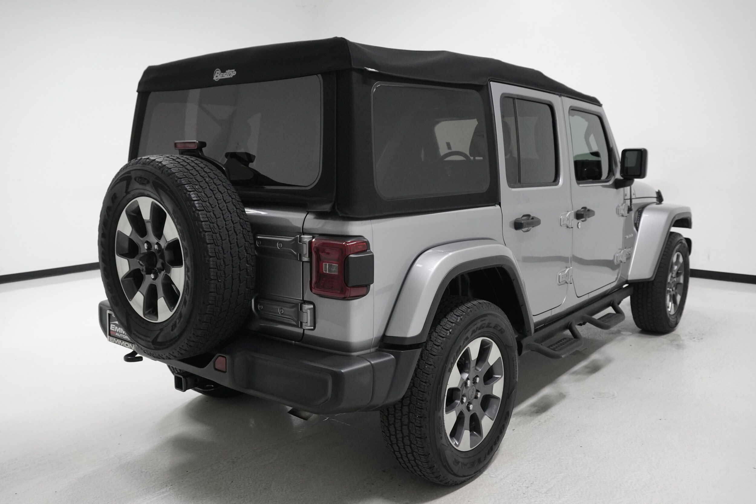 2018 Jeep Wrangler Unlimited Sahara photo 3