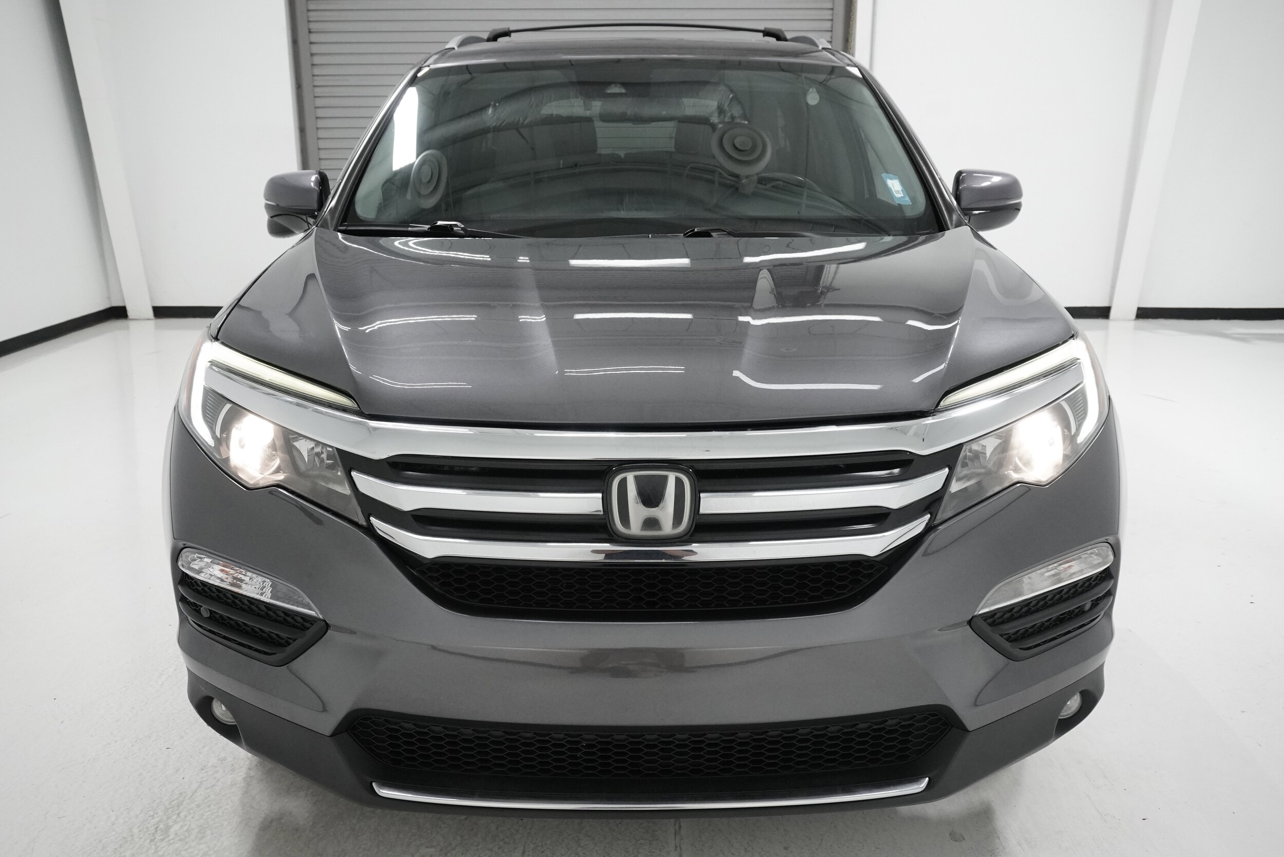 2018 Honda Pilot Touring photo 2