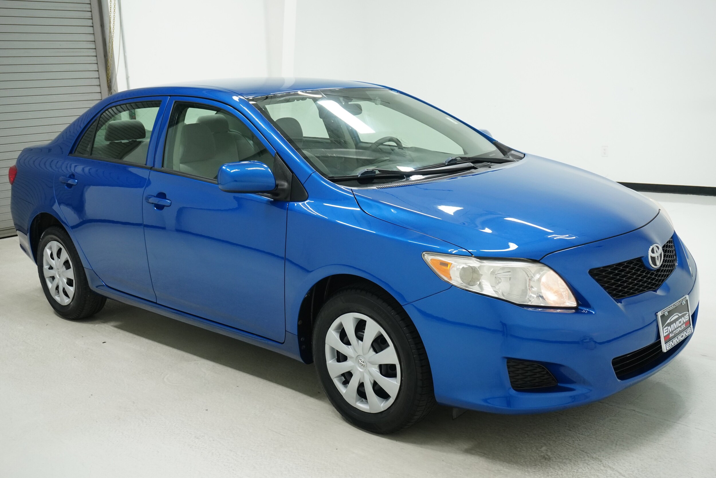 2010 Toyota Corolla LE photo 3