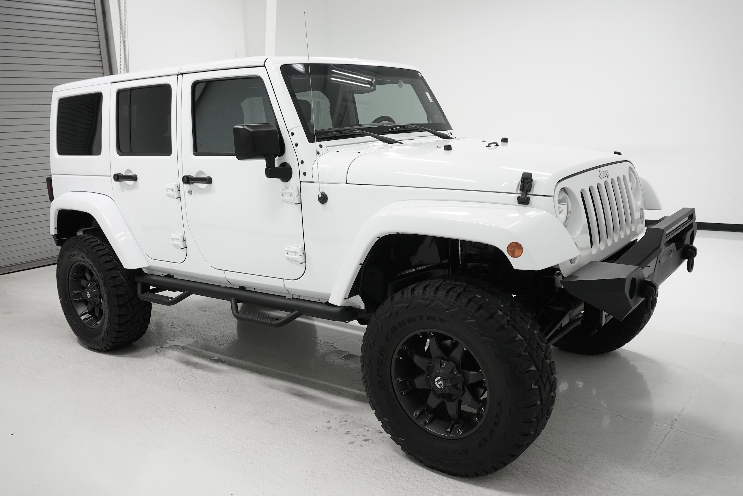 2014 Jeep Wrangler Unlimited Sahara photo 2