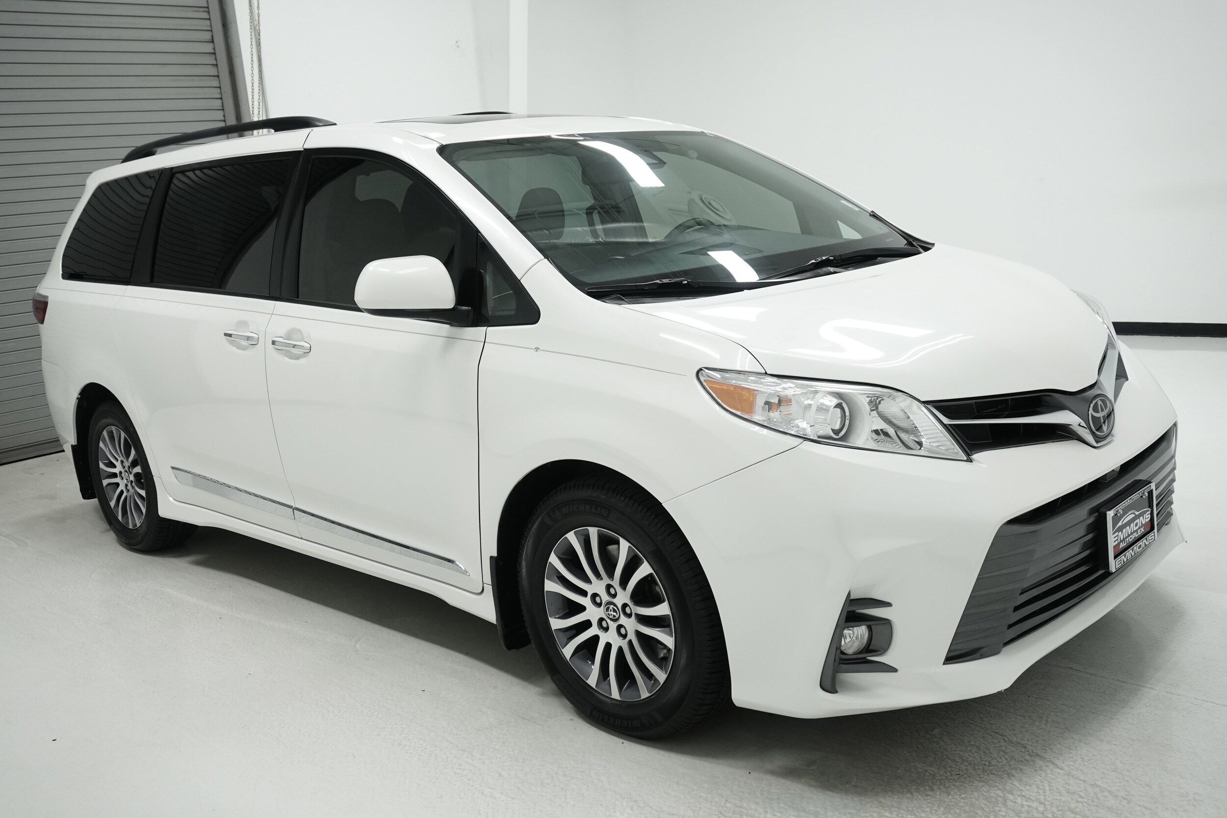 2018 Toyota Sienna XLE photo 3