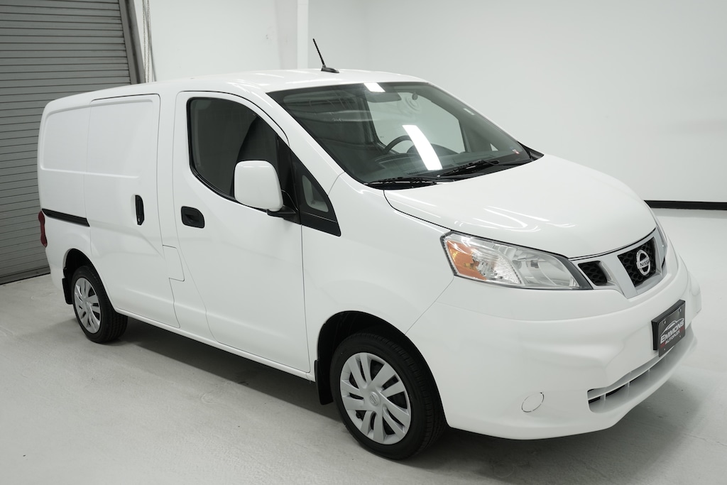 2015 Nissan NV photo 2