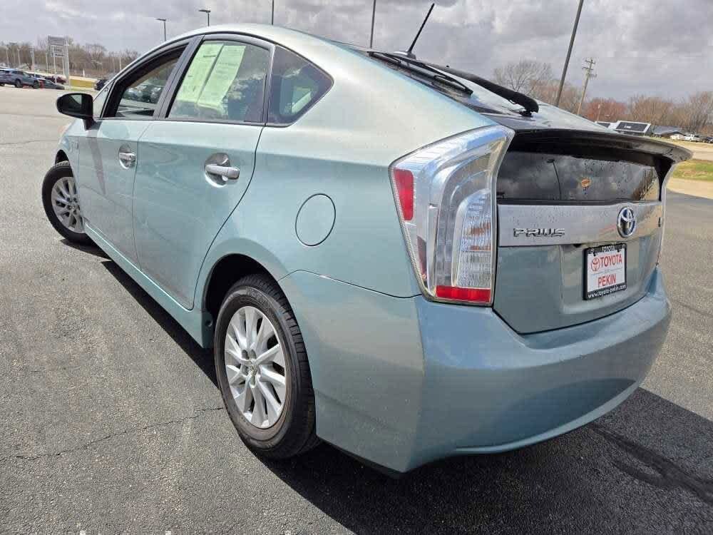 2013 Toyota Prius Plug-in Advanced photo 3