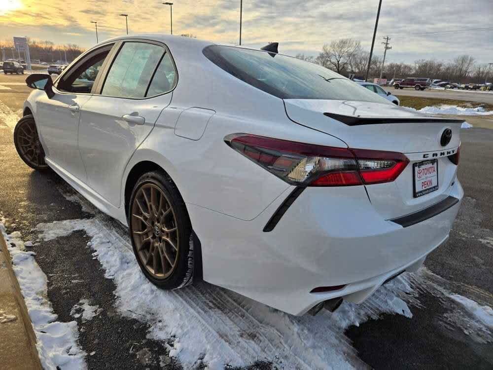 2024 Toyota Camry Hybrid SE photo 3