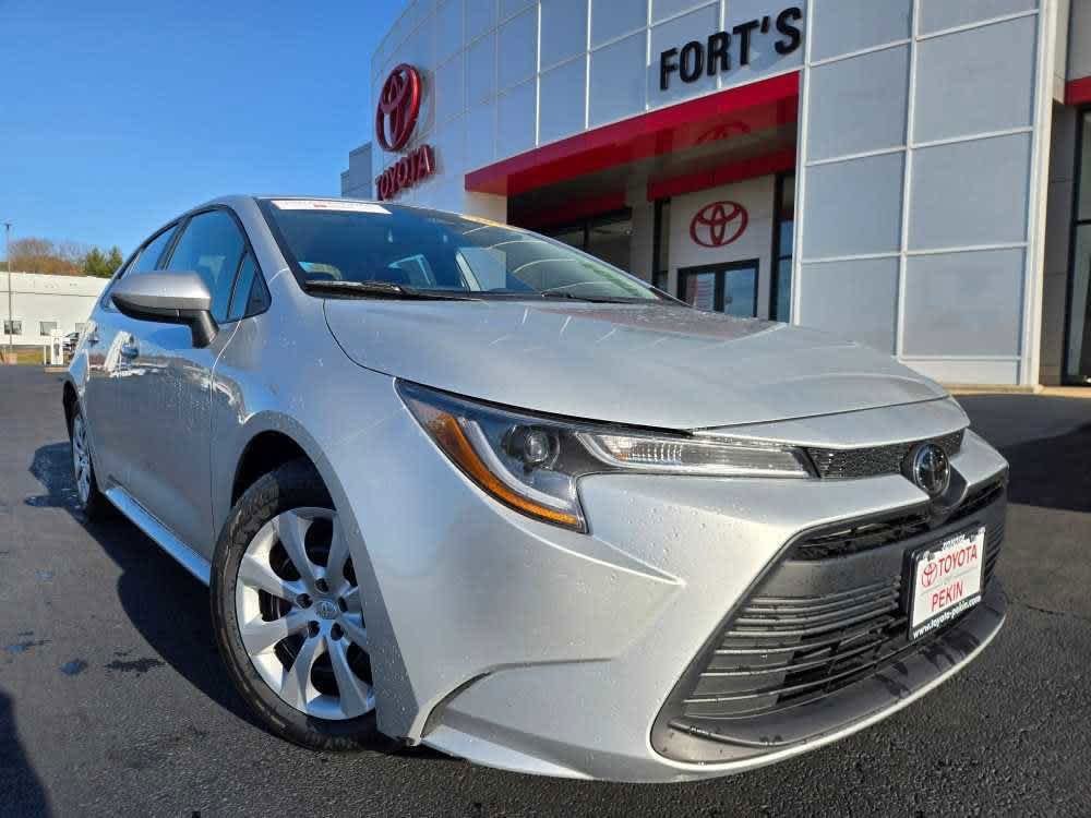2024 Toyota Corolla LE's photo