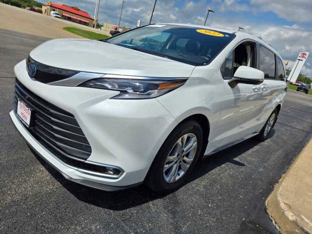 Certified 2022 Toyota Sienna Platinum 7 Passenger Van Passenger Van