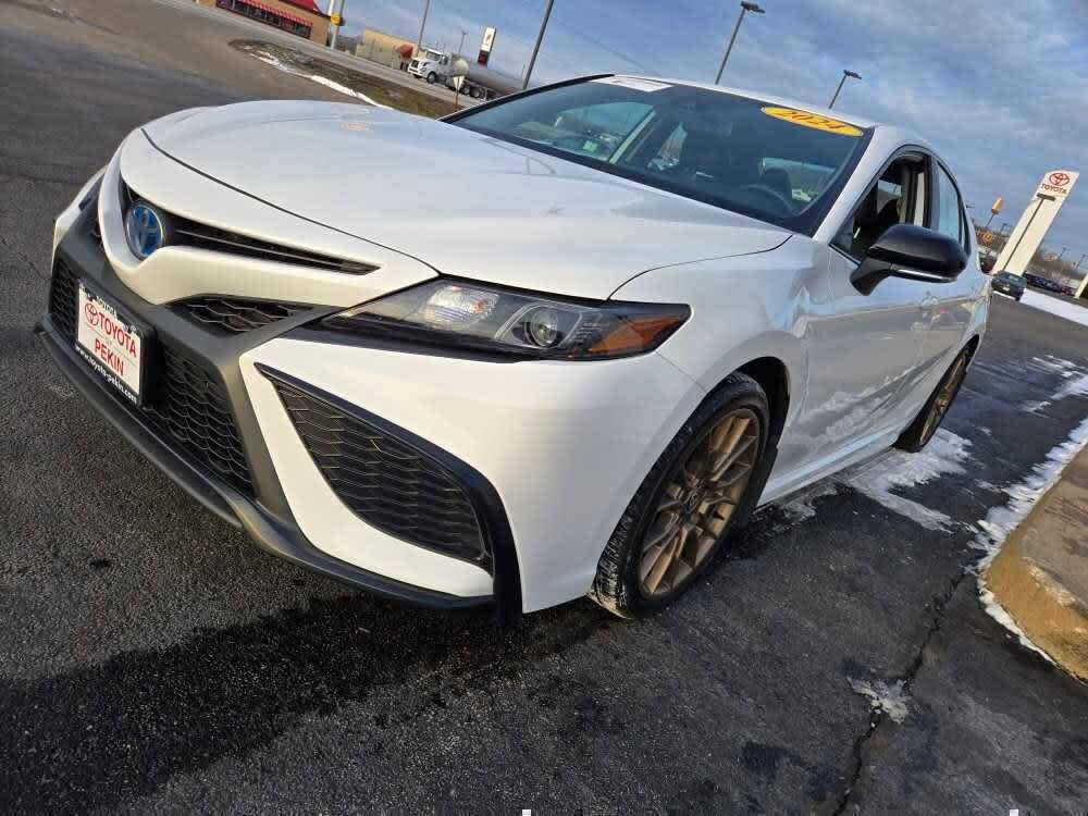 2024 Toyota Camry Hybrid SE photo 4