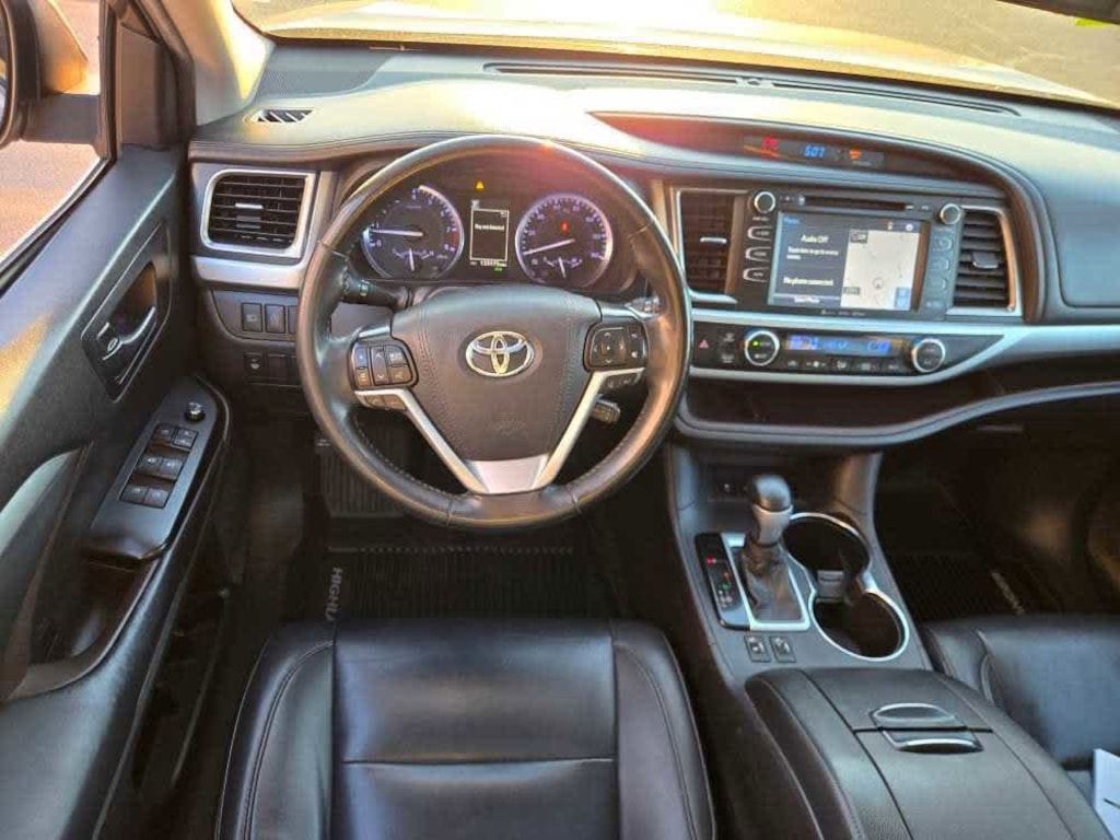 Used 2019 Toyota Highlander XLE V6 SUV