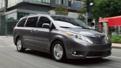 2017 Toyota Sienna near Peoria