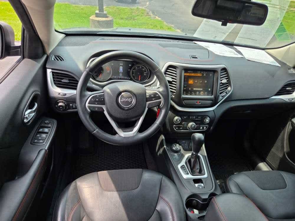 Used 2016 Jeep Cherokee Trailhawk with VIN 1C4PJMBS6GW250884 for sale in Pekin, IL