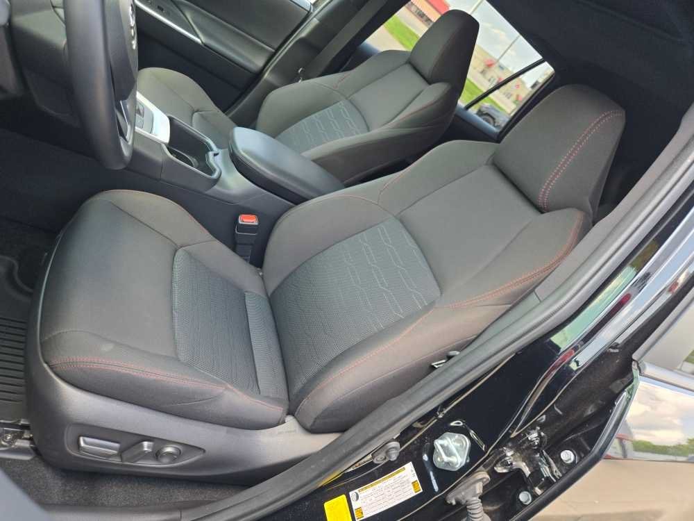 2024 Toyota RAV4 SE - Photo 8