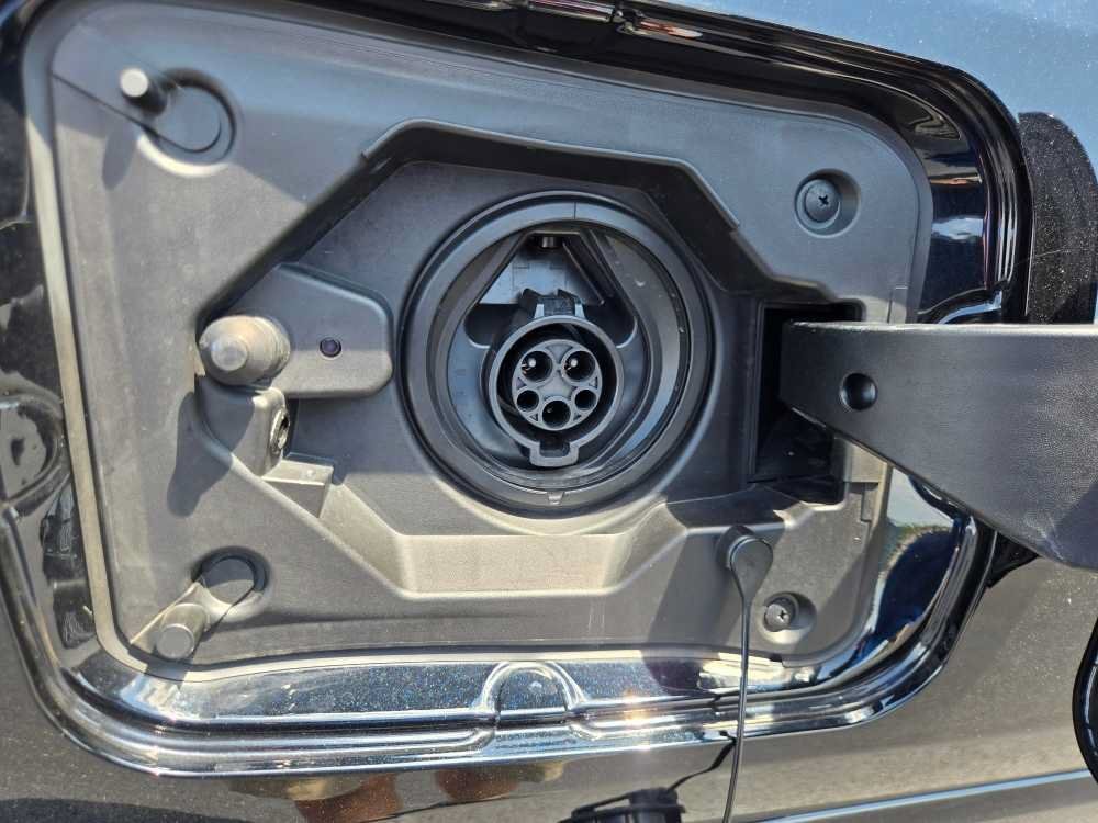 2024 Toyota RAV4 SE - Photo 13