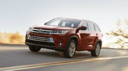 2017 Toyota Highlander near Peoria