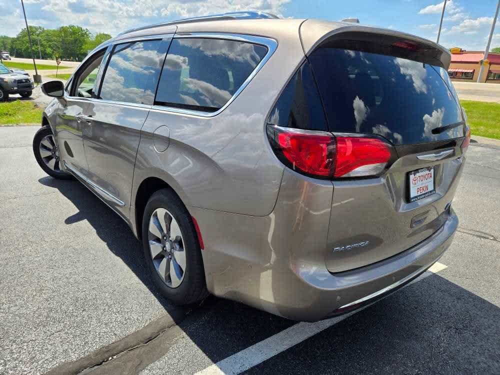 2018 Chrysler Pacifica Hybrid Limited photo 3