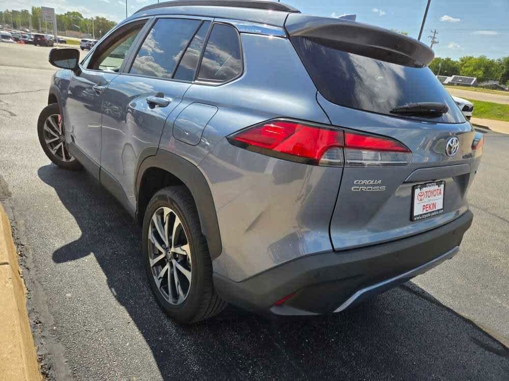 2024 Toyota Corolla Cross XLE photo 3
