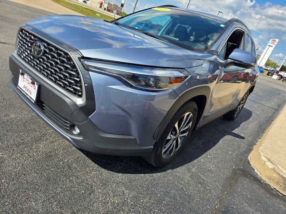 2024 Toyota Corolla Cross XLE photo 4