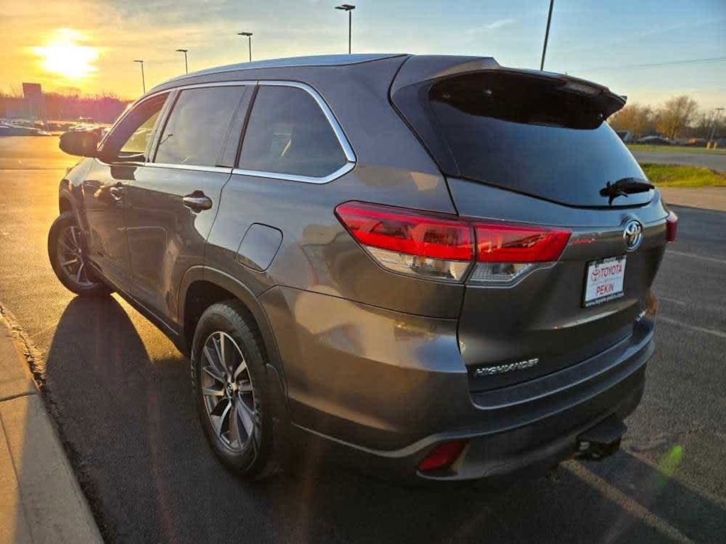 Used 2019 Toyota Highlander XLE V6 SUV