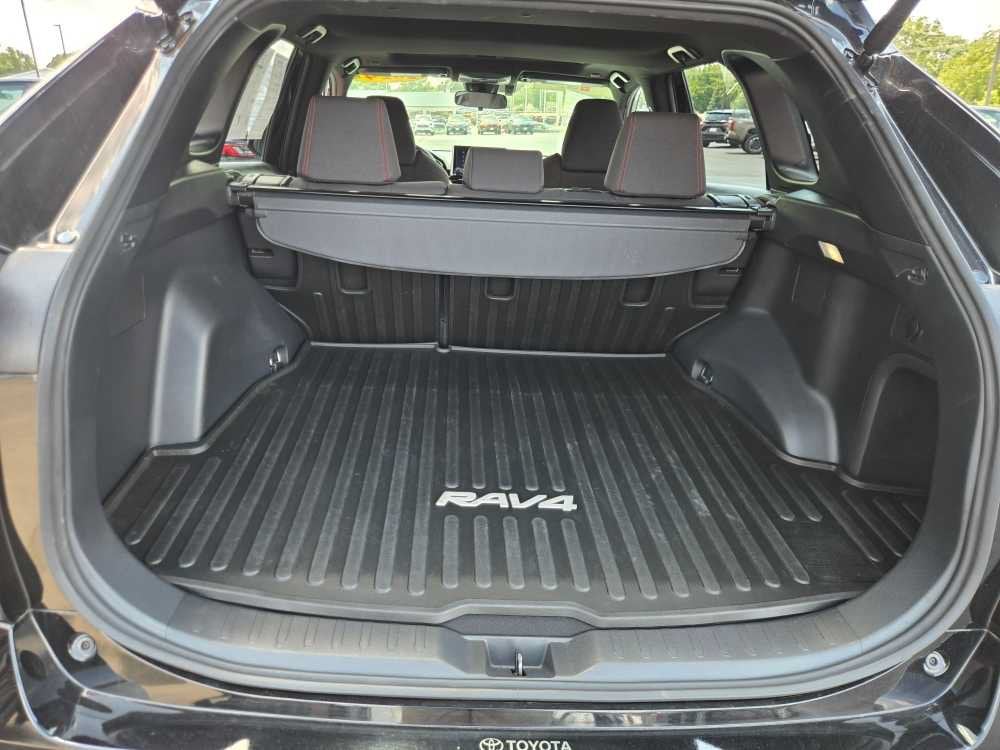 2024 Toyota RAV4 SE - Photo 12
