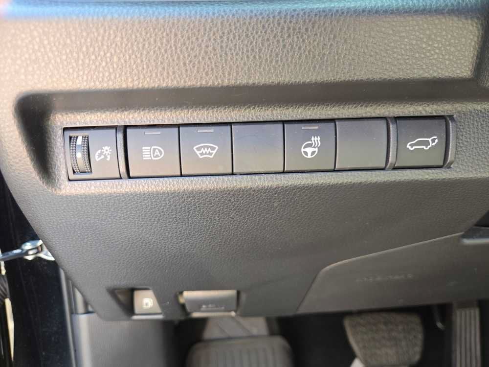 2024 Toyota RAV4 SE - Photo 14
