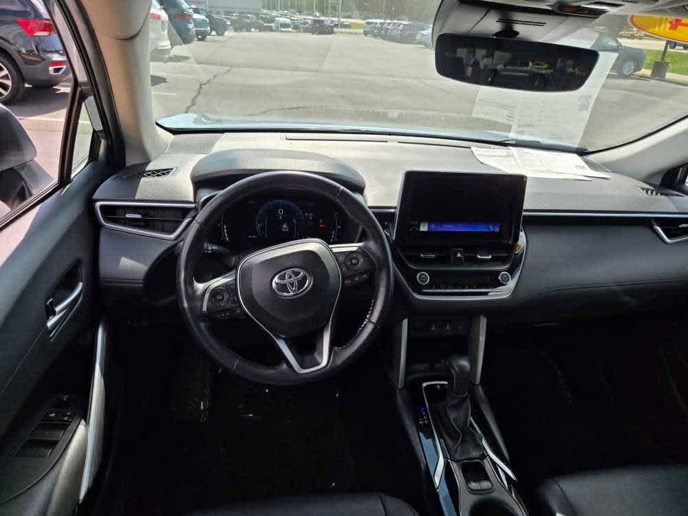 2024 Toyota Corolla Cross XLE photo 2